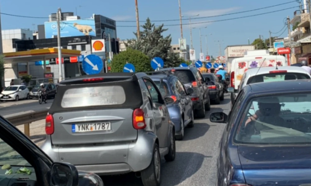 Καραμπόλα με 4 οχήματα στο ύψος του νοσοκομείου «Σωτηρία» – Επικρατεί μεγάλη κίνηση